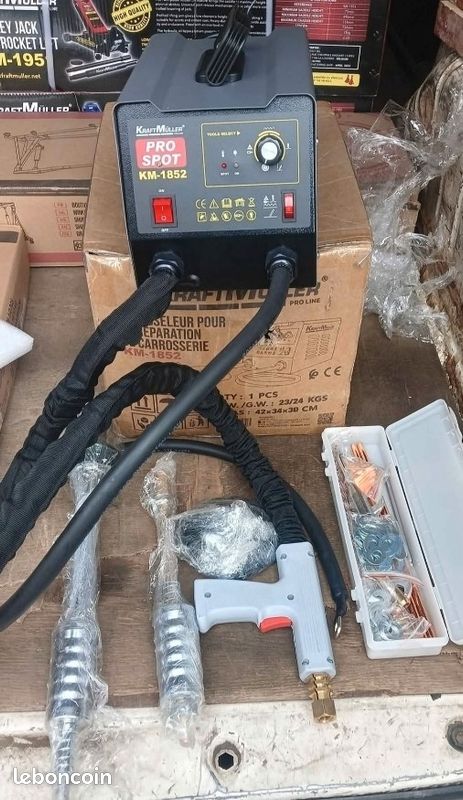 Soldadora y extractora de abolladuras KraftMuller Pro Line de 2,2 kW y 3800 A